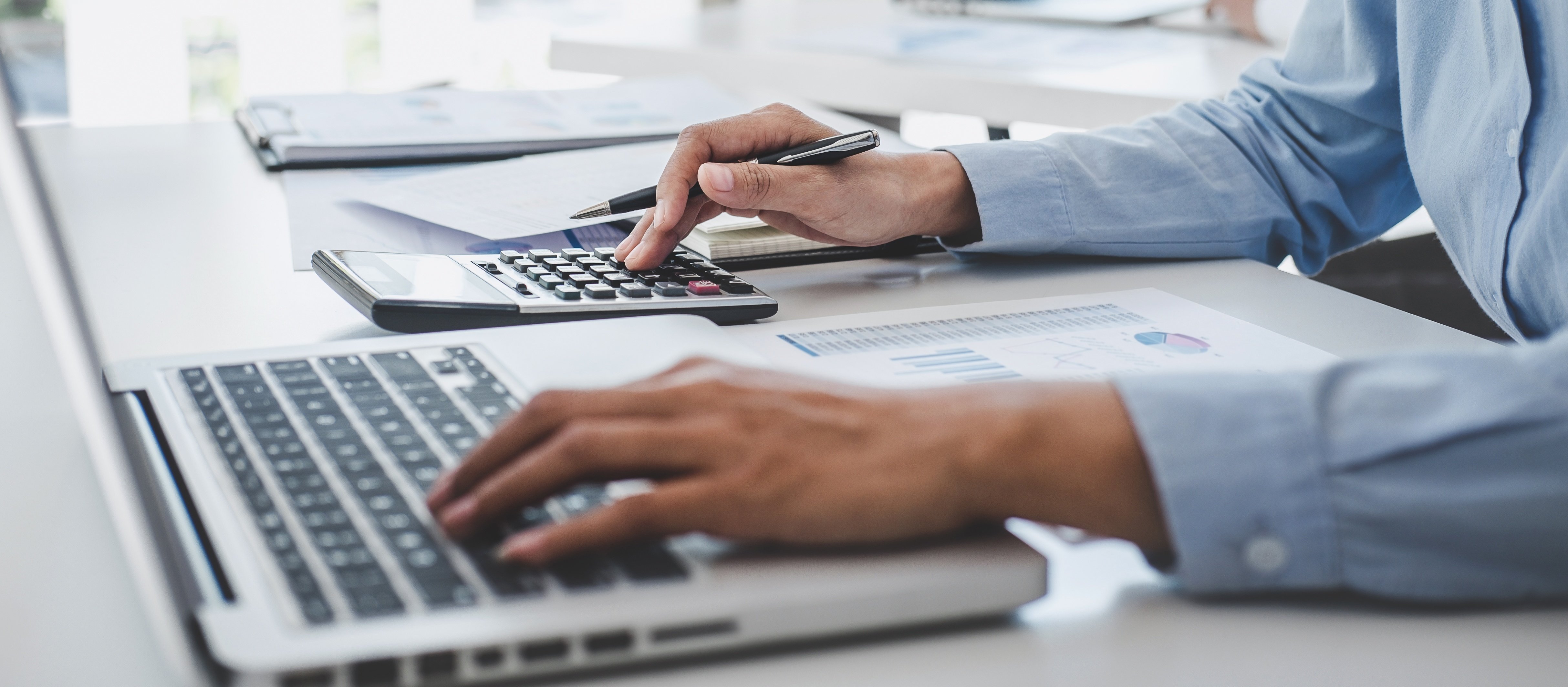 business-woman-working-and-analyzing-on-laptop-wit-2023-11-27-05-06-39-utc